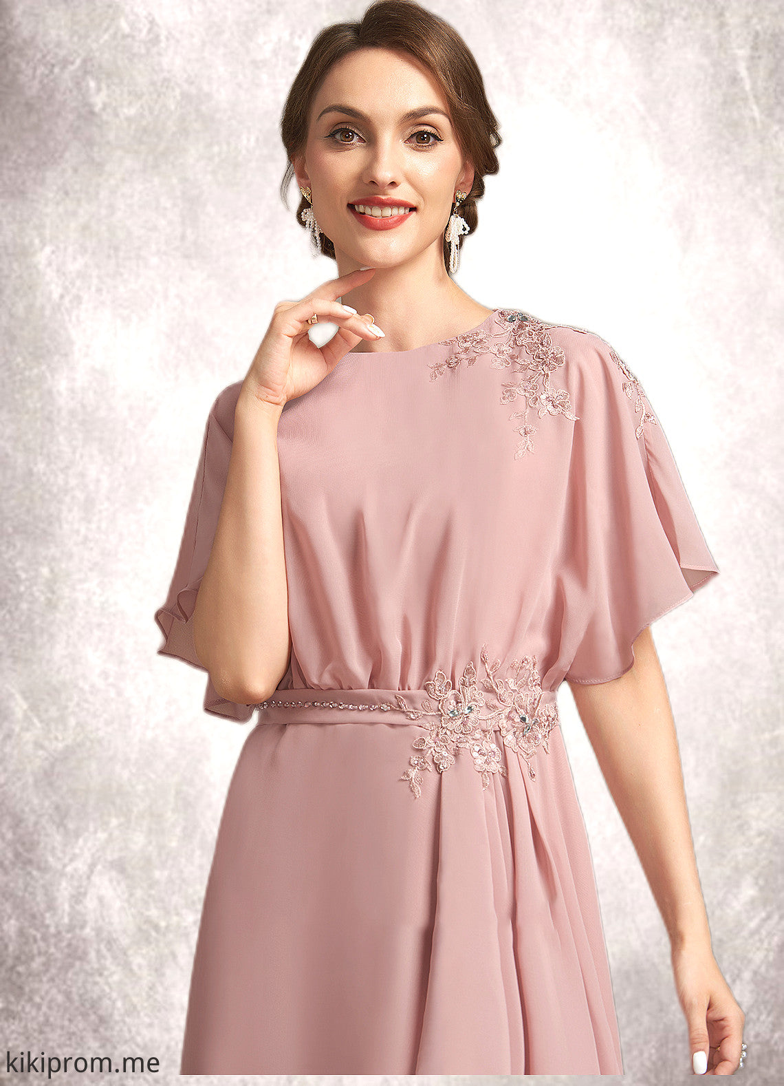 Alyssa Sheath/Column Scoop Neck Knee-Length Chiffon Mother of the Bride Dress With Appliques Lace STF126P0014829