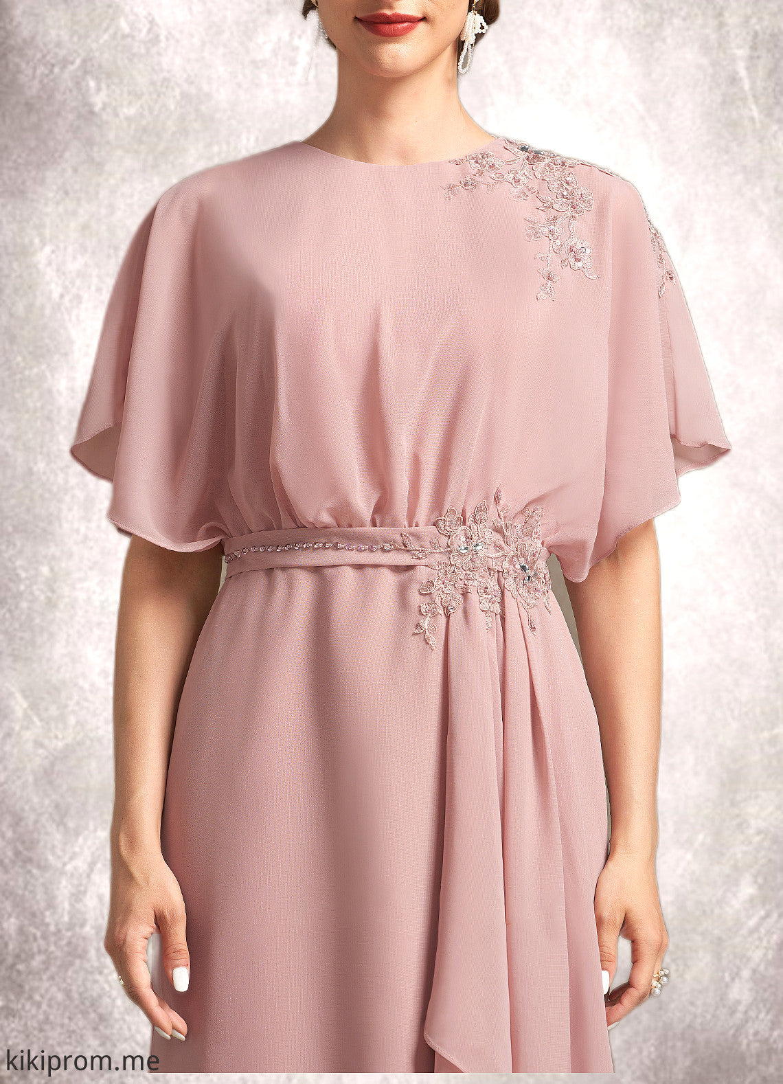 Alyssa Sheath/Column Scoop Neck Knee-Length Chiffon Mother of the Bride Dress With Appliques Lace STF126P0014829