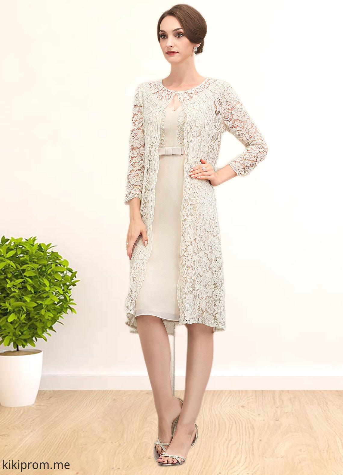 Yazmin Sheath/Column V-neck Knee-Length Chiffon Lace Mother of the Bride Dress With Bow(s) STF126P0014924