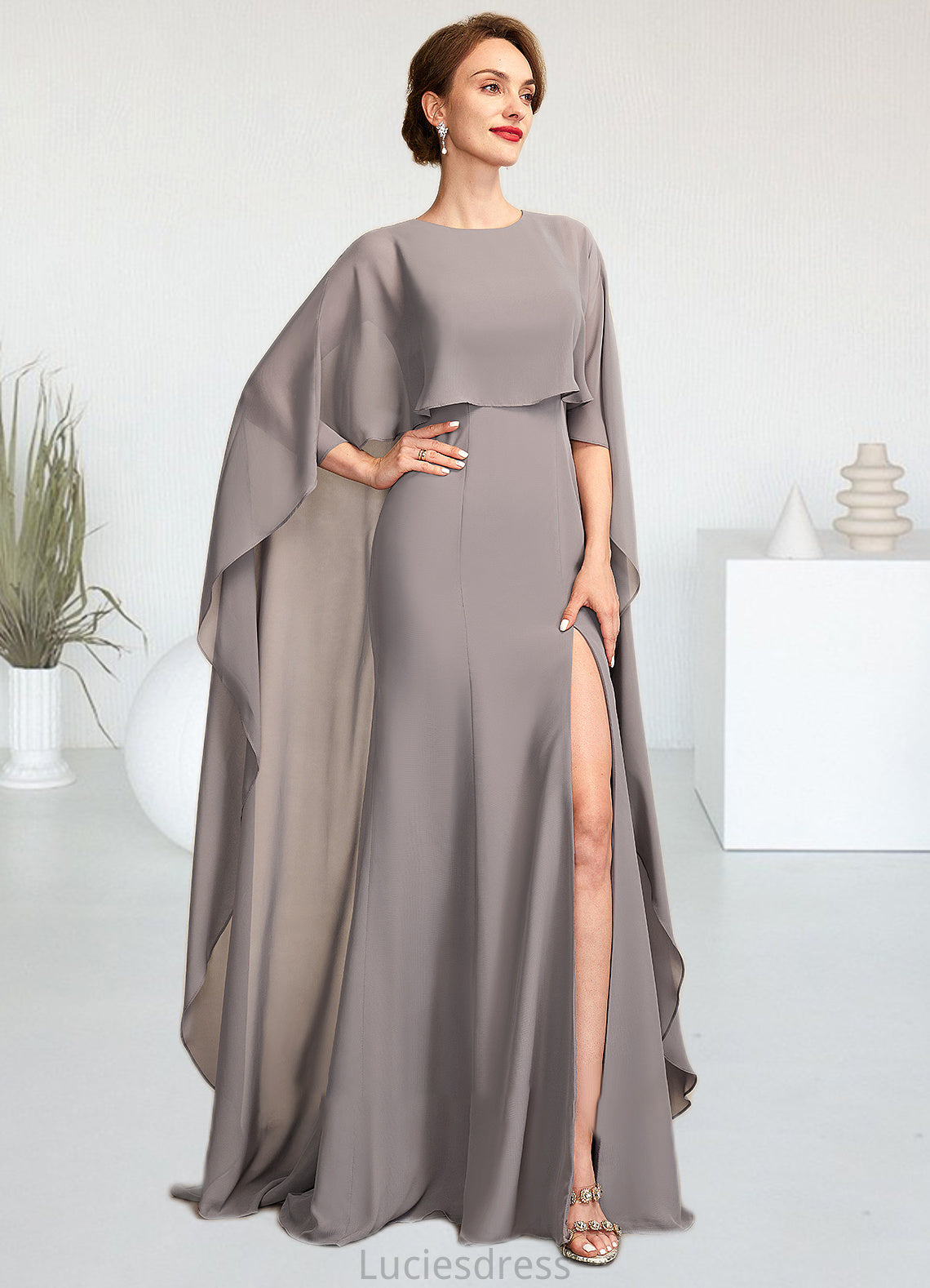 Undine Sheath/Column Scoop Neck Sweep Train Chiffon Mother of the Bride Dress With Split Front HF126P0015000