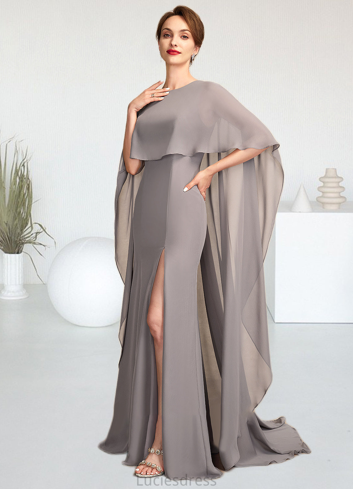 Undine Sheath/Column Scoop Neck Sweep Train Chiffon Mother of the Bride Dress With Split Front HF126P0015000