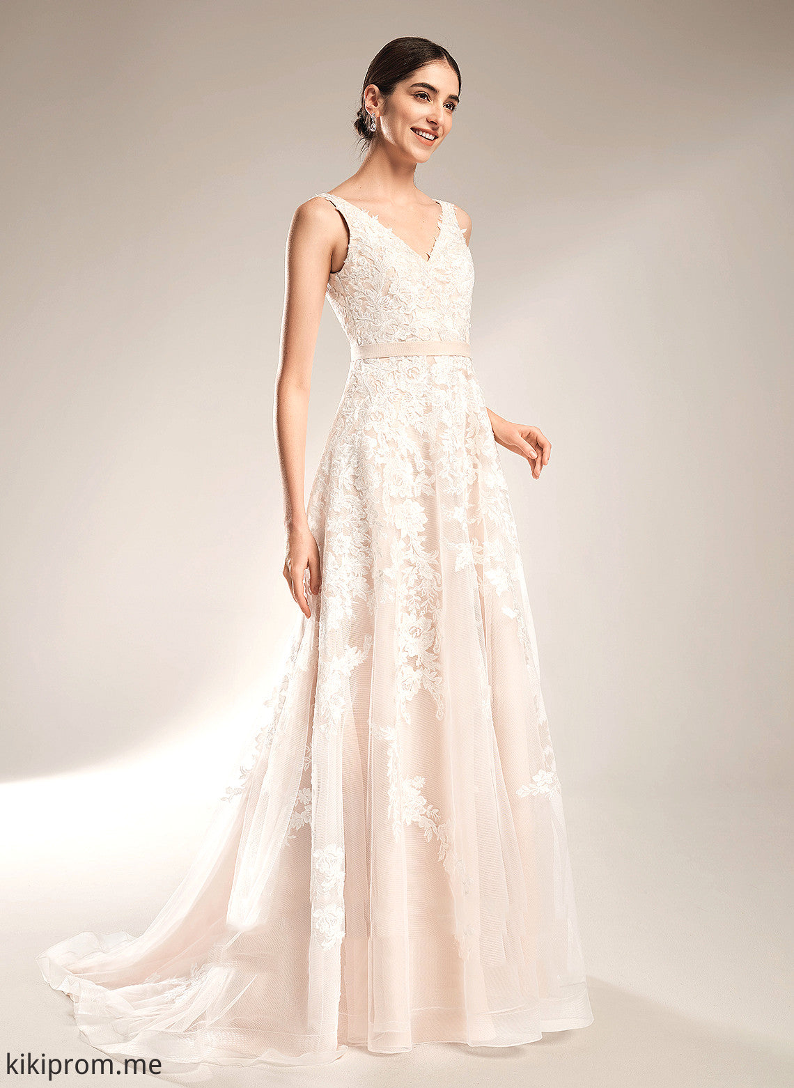 Dress Isabelle Court Lace Train Wedding Dresses A-Line Wedding V-neck Tulle