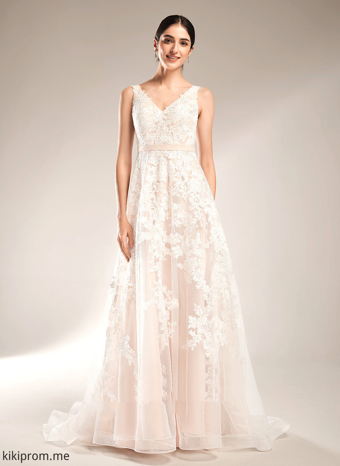 Dress Isabelle Court Lace Train Wedding Dresses A-Line Wedding V-neck Tulle