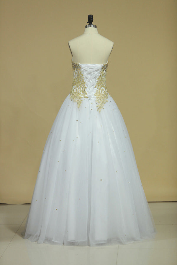 2024 Ball Gown Sweetheart Quinceanera Dresses With Beads And Applique PHLAA2GG