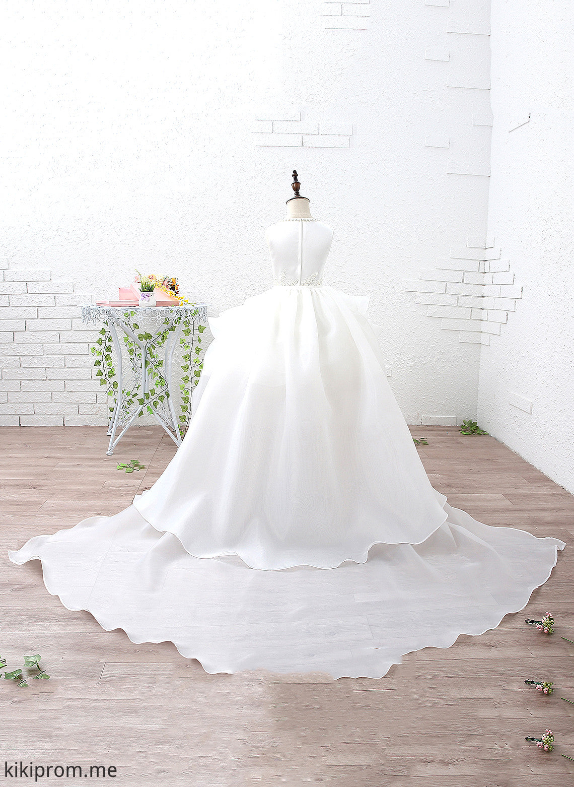 Court - Ruffles/Beading/Appliques Organza/Satin Flower Girl Dresses Hazel Neck Dress Sleeveless Scoop Ball-Gown/Princess Flower With Train Girl