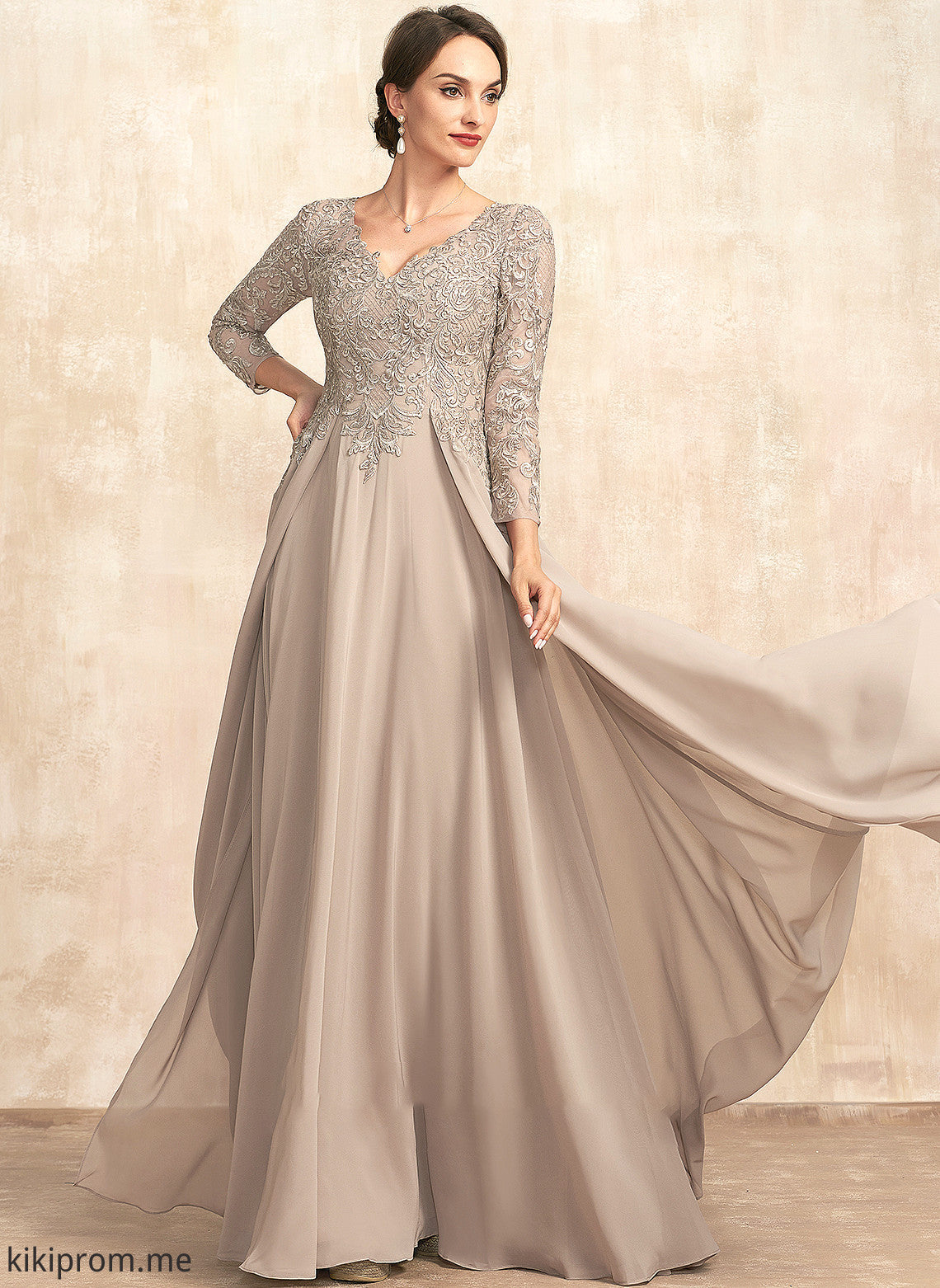 the Floor-Length V-neck Mother of the Bride Dresses Chiffon A-Line Lace Mother of Dulce Dress Bride