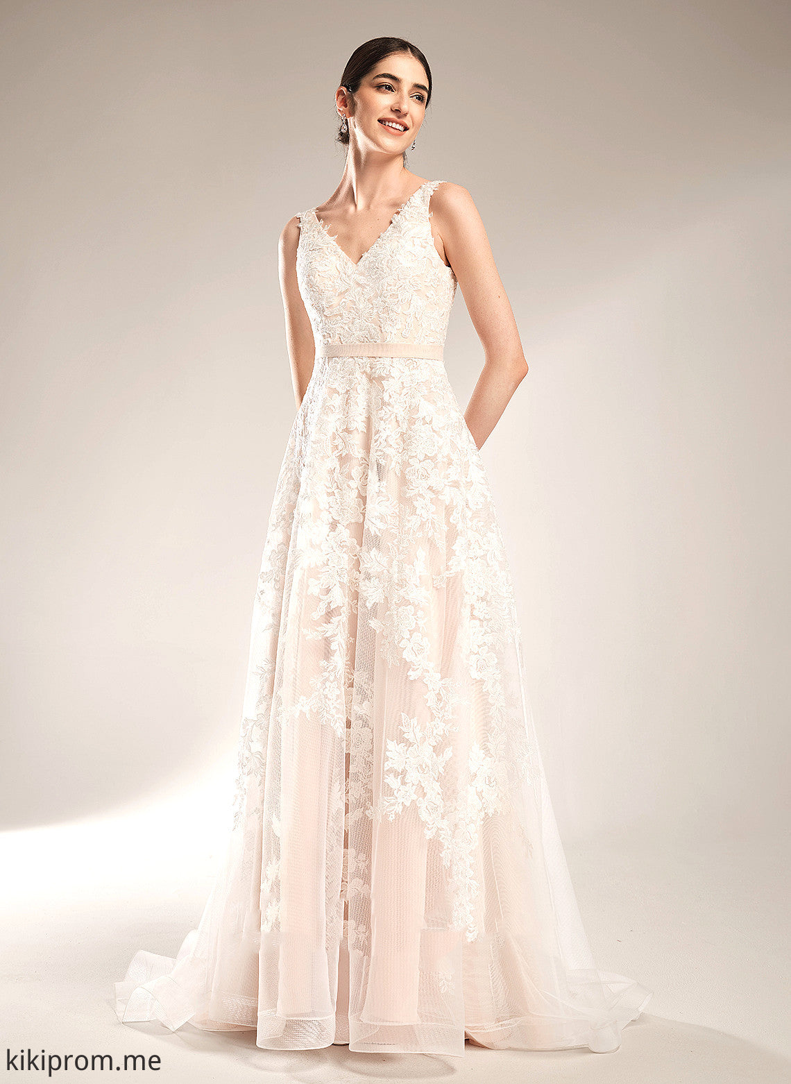 Dress Isabelle Court Lace Train Wedding Dresses A-Line Wedding V-neck Tulle