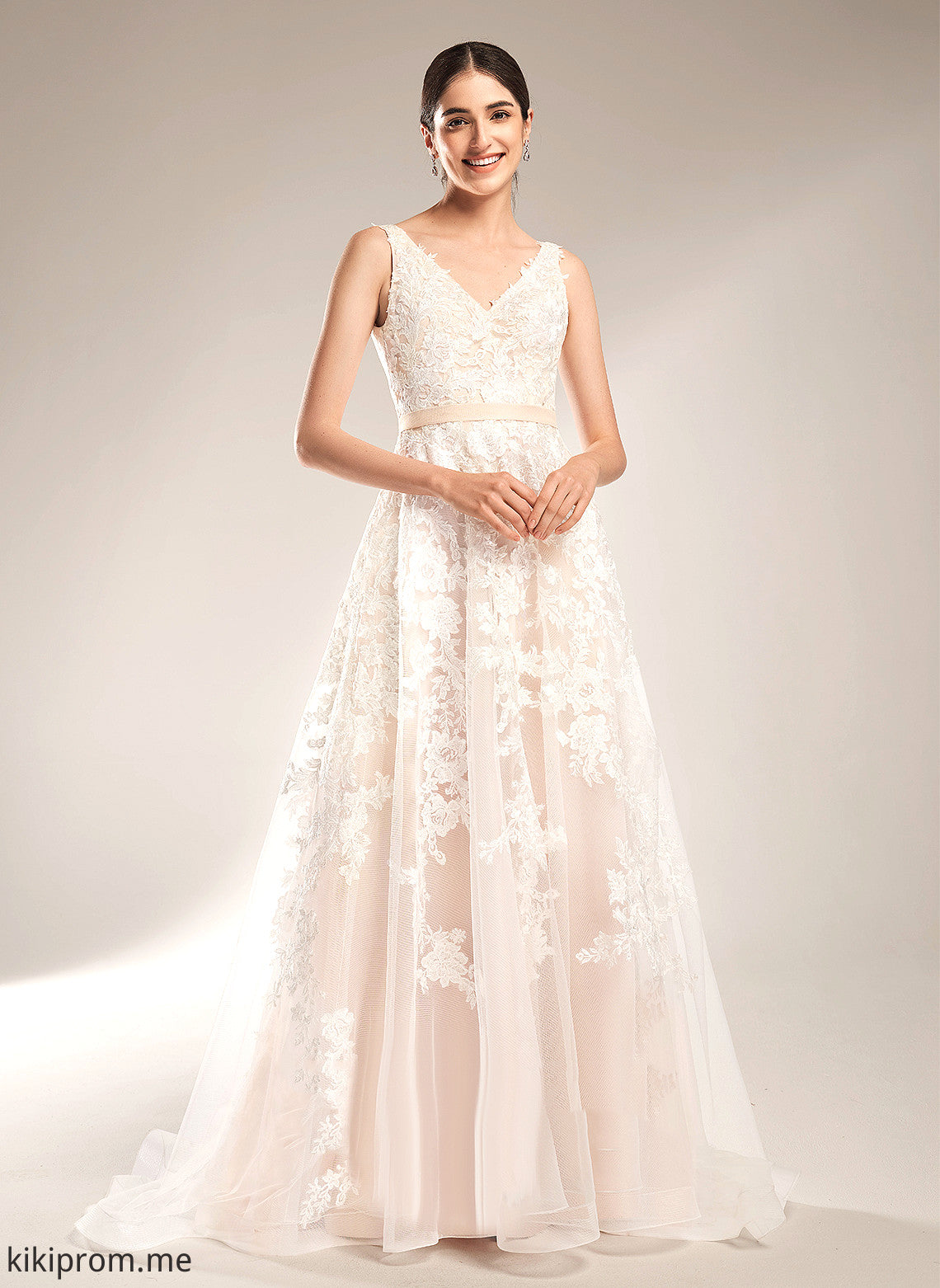 Dress Isabelle Court Lace Train Wedding Dresses A-Line Wedding V-neck Tulle