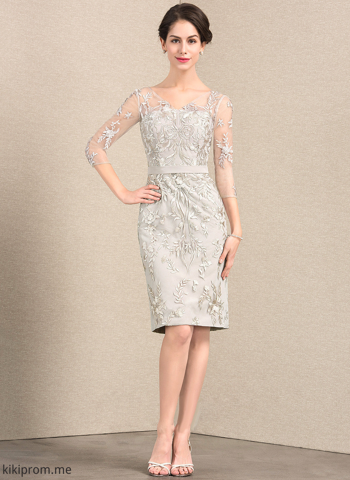 Mother of the Bride Dresses Knee-Length Mother Bride Dress the V-neck Maci of Sheath/Column Lace