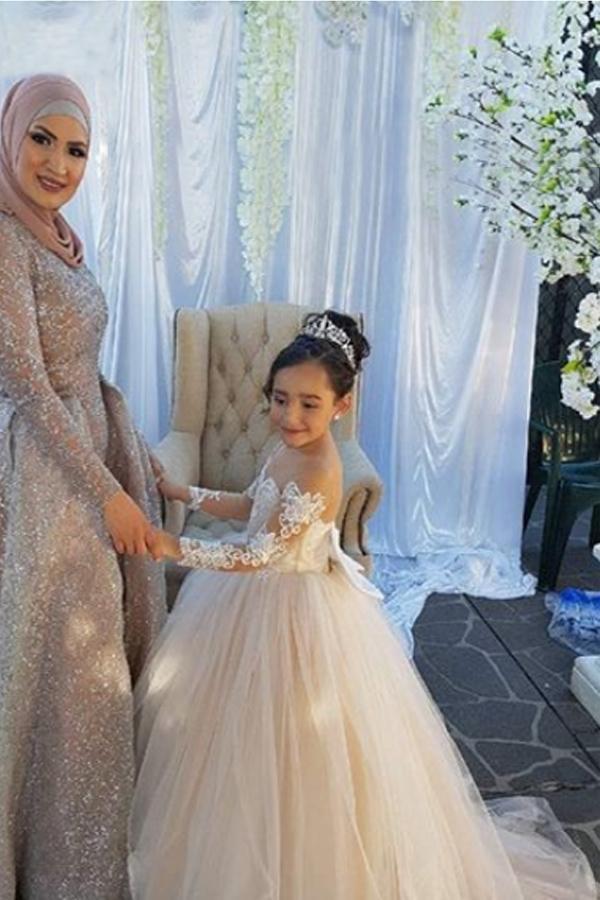 Ball Gown Round Neck Long Sleeves Tulle Bowknot Flower Girl Dress with Appliques