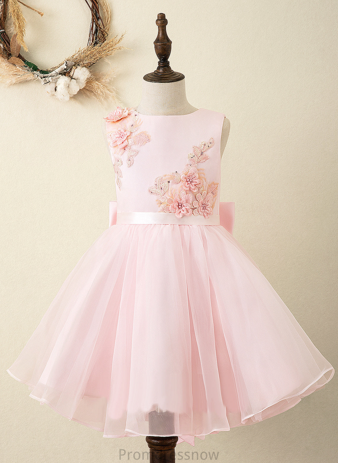 - A-Line Neck Sash/Flower(s)/Bow(s) Cloe Dress Flower Girl Dresses Organza/Satin/Lace Flower (Undetachable Knee-length With sash) Girl Scoop Sleeveless