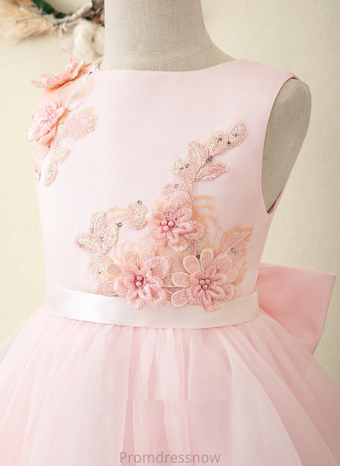 - A-Line Neck Sash/Flower(s)/Bow(s) Cloe Dress Flower Girl Dresses Organza/Satin/Lace Flower (Undetachable Knee-length With sash) Girl Scoop Sleeveless