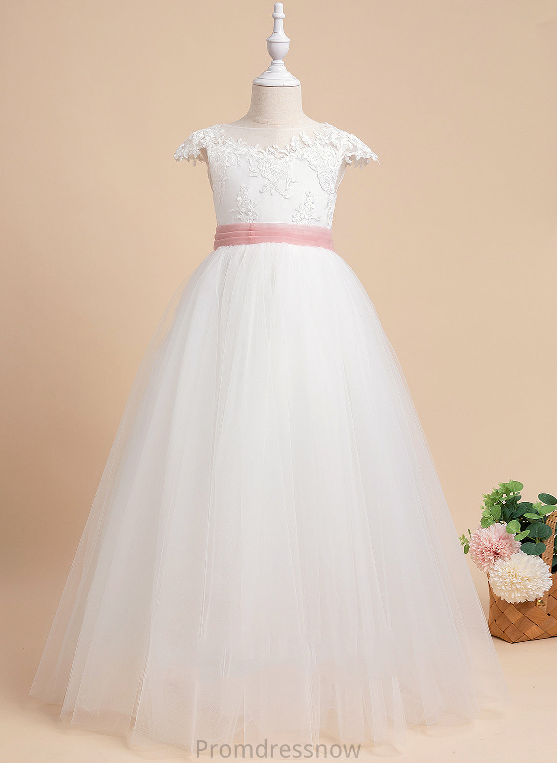 - Lace Dress Scoop With Ball-Gown/Princess Halle Flower Girl Dresses Flower Floor-length Lace/Sash Neck Girl Sleeveless