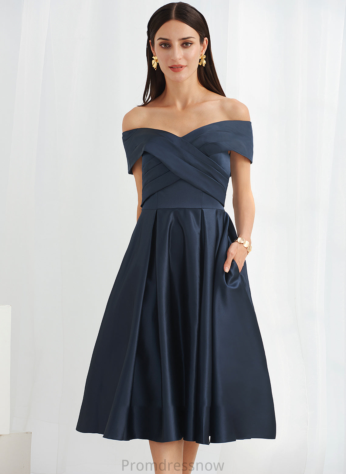 Knee-Length Fabric Embellishment Off-the-Shoulder Pockets Neckline Length Silhouette A-Line Maeve Spaghetti Staps Sleeveless Bridesmaid Dresses