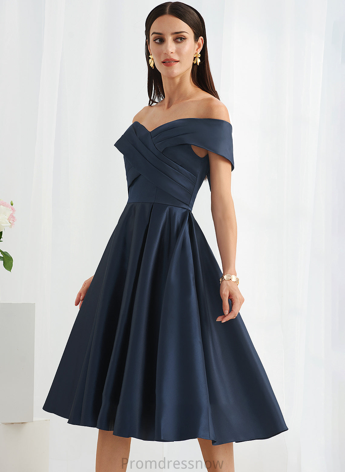 Knee-Length Fabric Embellishment Off-the-Shoulder Pockets Neckline Length Silhouette A-Line Maeve Spaghetti Staps Sleeveless Bridesmaid Dresses