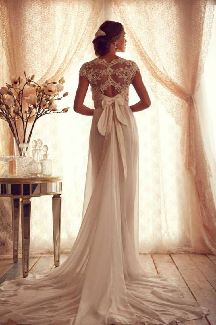 2024 V Neck Cap Sleeves Wedding Dresses Chiffon Floor Length With Applique Backless