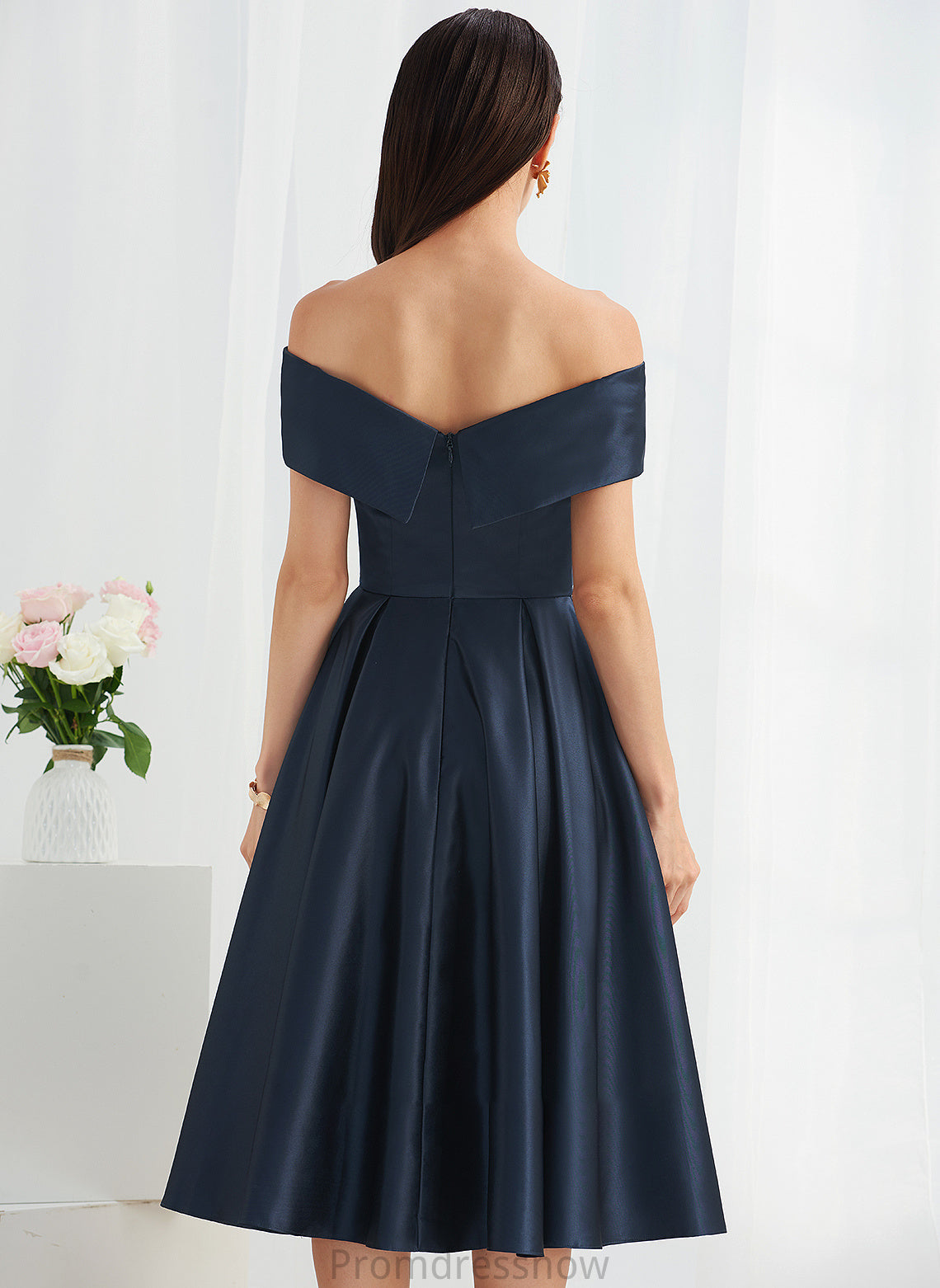 Knee-Length Fabric Embellishment Off-the-Shoulder Pockets Neckline Length Silhouette A-Line Maeve Spaghetti Staps Sleeveless Bridesmaid Dresses