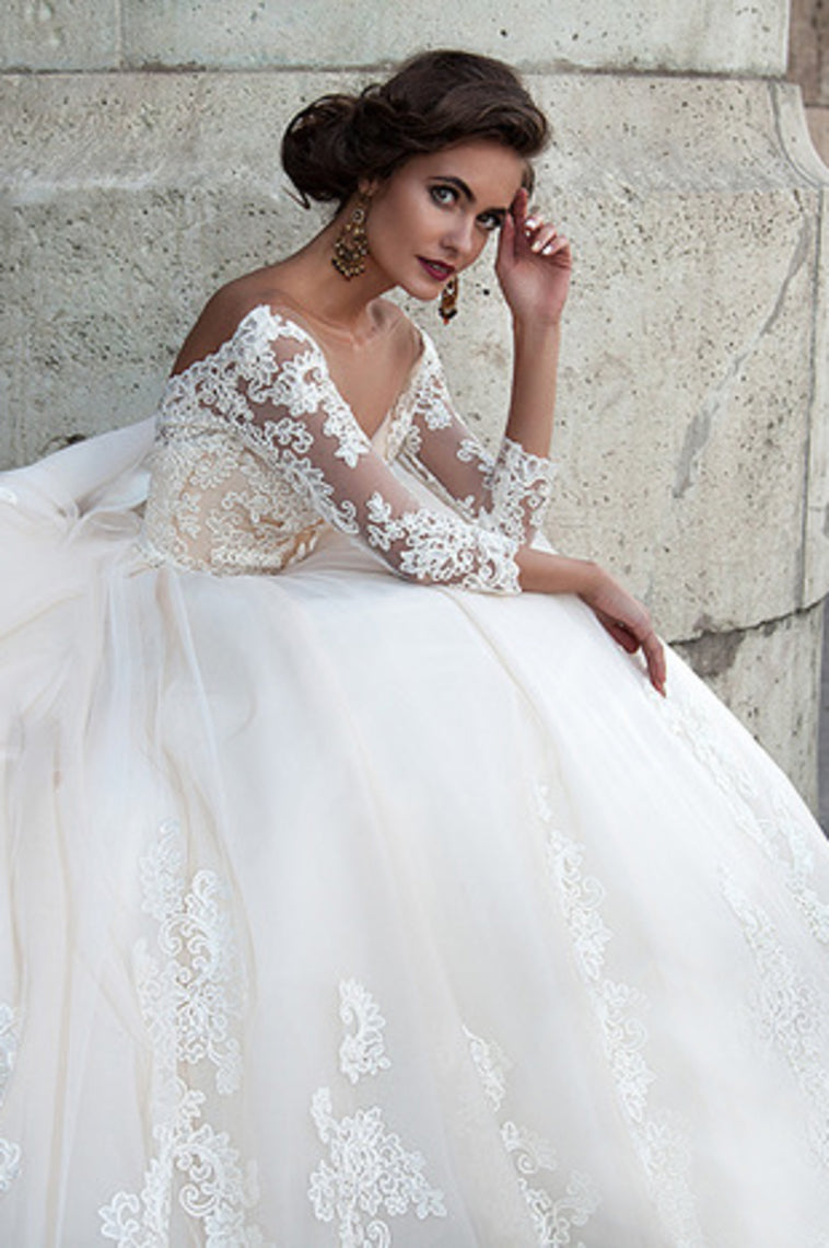 2024 Bateau Wedding Dresses 3/4 Length Sleeve With Applique Tulle