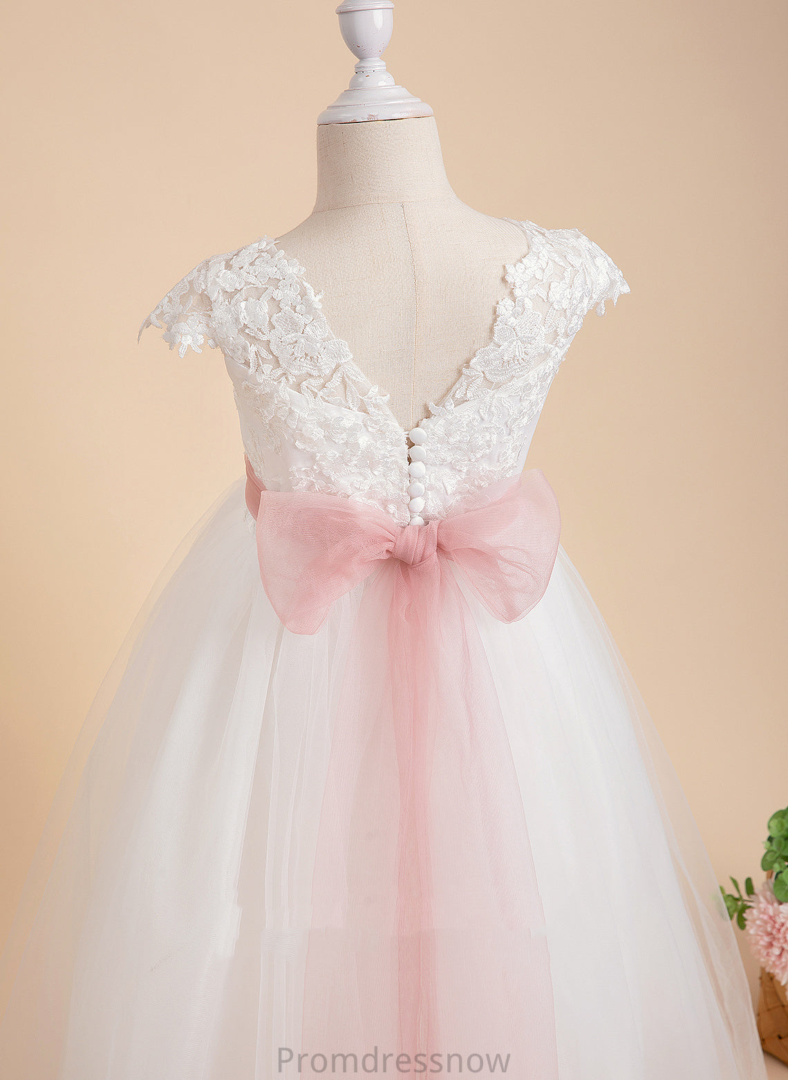 - Lace Dress Scoop With Ball-Gown/Princess Halle Flower Girl Dresses Flower Floor-length Lace/Sash Neck Girl Sleeveless